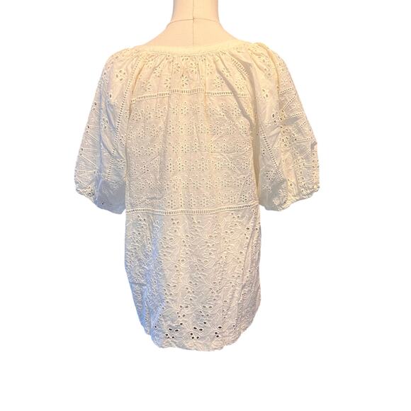 Nicole Miller Artelier Cream Eyelet Puff Sleeve Button Down. Size Medium - Picture 2 of 7
